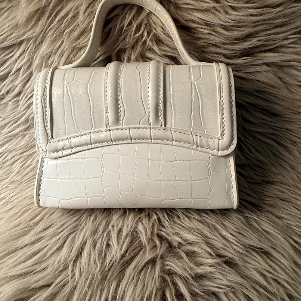 Zara Elegant White Croc-Embossed Handbag with chain strap. - Picture 2 of 3